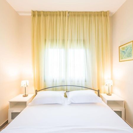 Nereus & Oceanus Beachfront Apartments, Lagonisi Beach #Feelslikehome Órmosz Panajász Kültér fotó